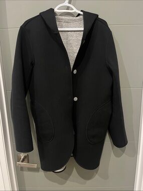 Lululemon Women’s city bound wrap reversible jacket size 8/10